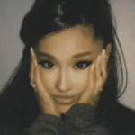 Ariana Grande usa excessivamente penteados do estilo r a b o de cabelo e isso a fez desenvolver alopecia por tração. (Foto: Instagram)