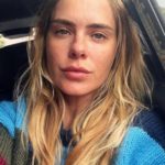 Carolina Dieckmann já exibiu suas celulites e estrias em alguns cliques compartilhados na web e acabou virando assunto. (Foto: Instagram)