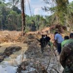 Além disso, os rios que estão próximos também são contaminados pela prática (Foto: Agência Brasil)