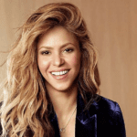 Shakira iniciou o bate-papo falando sobre suas ilusões: “Estou no centro, acho que também comprei a história de que uma mulher precisa de um homem para se completar e ter uma família, também vivi aquele sonho de que os filhos tenham pai e mãe sob o mesmo teto". (Foto: Divulgação)