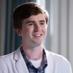 The Good Doctor: Um jovem médico com autismo começa a trabalhar em um famoso hospital. Além dos desafios da profissão, ele terá também que provar sua capacidade a seus colegas e superiores. (Foto: Divulgação)