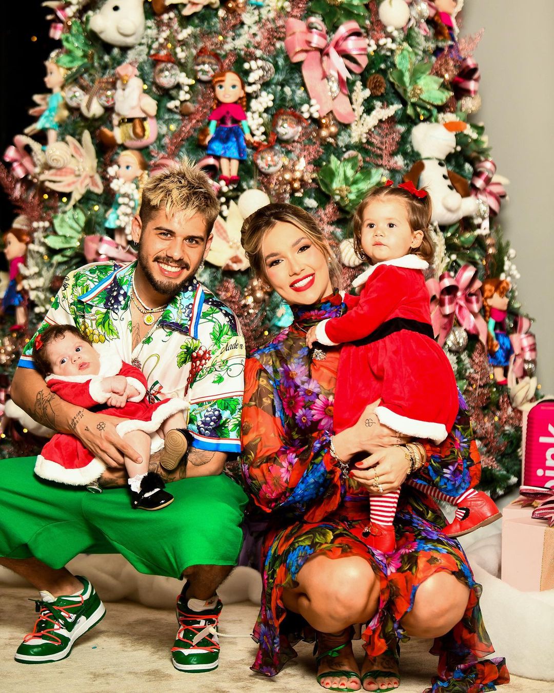 Me deMaria Alice, de 1 ano e eMaria Flor, de trs meses, frutos do casamento com Z Felipe, ela confessou que vive preocupada com o futuro e disse que pretende levar a vida de forma mais leve. (Foto: Instagram)