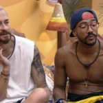 Ricardo e Fred tiveram uma longa discussão que se alongou pelo jogo da discórdia e culminou na saída do brother pipoca do quarto deserto. (Foto: Reprodução Globoplay)