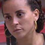 Nesta terça-feira (14), Domitila Barros abriu o coração para Cara de Sapato e confessou que prefere se isolar pois se sente mal por ser um alvo no BBB23 (Foto: Globoplay)