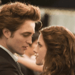 Kristen Stewart e Robert Pattinson, estrelas de "Crepúsculo", eram a sensação do momento na época que os filmes da saga estavam nos cinemas. O casal ficou junto durante anos e chegaram a superar uma traição nesse período. (Foto: Divulgação)