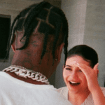 No entanto, recentemente repercurtiu nas redes sociais que o nome do segundo filho de Kylie Jenner e Travis Scott: Aire, significa "p3nis" em árabe. Sertá que vai haver uma nova mudança? (Foto: Instagram)