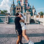 Em seu perfil, publicou diversos cliques do momento, que aconteceu em frente ao Castelo da Cinderela, um dos lugares mais famosos do parque. (Foto: Instagram)