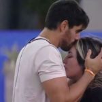 A edição do BBB23 pode ter acabado, mas para os fãs de Amanda Meirelles e Cara de Sapato, para que tornem um casal, permanece viva. O fã clube dessa união presenteou os dois com uma pequena joia, e menos de 08 horas após a entrega aos amigos do mimo, o objeto esgotou no site da loja (Foto: Globoplay)