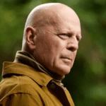 A família de Bruce Willis revelou no começo de 2023 que o ator, de 68 anos, foi diagnosticado com demência em estágio sem tratamento disponível. (Foto: Divulgação)