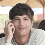 Ashton Kutcher estava em um bar se divertindo com seus amigos quando um outro integrante do local disse que seria uma boa ele participar de um concurso para ser modelo. (Foto: Divulgação)