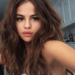 Selena Gomez sofre de lúpus, uma doença autoimune. Isso causou complicações em seus rins e ela foi colocada na lista de espera por doadores de órgãos. (Foto: Instagram)