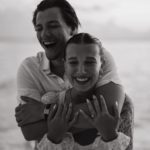 A atriz Millie Bob Brown também anunciou o noivado recentemente com Jacob Bongiovi, filho do cantor Bon Jovi (Foto: Instagram)