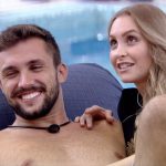 Acontece que alguns internautas continuam o criticando por conta do romance que viveu com Carla Diaz no BBB21 (Foto: Globoplay)