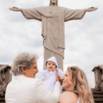 A pequena Chiara (1), fruto de seu relacionamento com Karin Roepke (41), ganhou uma cerimônia luxuosa no Santuário do Cristo Redentor, no Rio de Janeiro. (Foto: Divulgação/redes sociais)