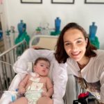 Na coversa, ela revelou ter recebido o diagnóstico do quadro de saúde de herdeira ainda durante a gravidez. A criança nasceu com uma doença cardiovascular rara chamada Anomalia de Ebstein. (Foto: Instagram)