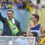 Michelle Bolsonaro, a antiga primeira-dama, expressou seu apoio ao ex-presidente Jair Bolsonaro (PL), que foi condenado a oito anos de inelegibilidade pelo Tribunal Superior Eleitoral (TSE). (Foto: Agência Brasil)