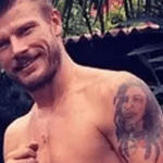 No ano de 2002, quando ainda era modelo, Rodrigo Hilbert optou por tatuar um retrato de Bob Marley na parte superior do braço esquerdo. No entanto, após 15 anos, ele passou a se arrepender da escolha. (Foto: Instagram)