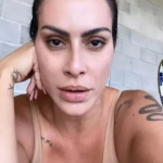 Na conversa com as apresentadoras Fernanda Paes Leme e Giovanna Ewbank, Cleo falou sobre sua relação com a ingestão descontrolada de grandes quantidades de alimentos mesmo quando não está com fome. (Foto: Reprodução/Instagram)