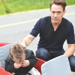 O filho do ator Robert Downey Jr., Indio Downey, foi preso portando cocaína e acabou sendo acusado de posse de substância controlada em 2014. Aos 20 anos, ele acabou sendo enviado a uma clínica de reabilitação pelo próprio pai. (Foto: Reprodução)