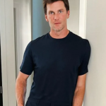 Um dos maiores jogadores de futebol americano da história, tendo vencido sete vezes o Super Bowl, e ex-marido da ubermodel Gisele Bündchen, o atleta tem uma marca de roupas masculinas, a Brady. (Foto: Instagram)