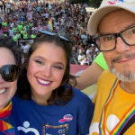 Sandra ainda posou com a família em cima do trio elétrico. (Foto: Instagram)