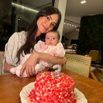 Thaila fez desabafos em suas redes sociais, e agradeceu pela vida da filha. (Foto: Instagram)