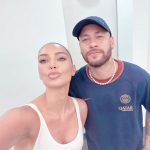 Kim foi a um jogo do PSG e tietou Neymar, que joga no time. (Foto: Instagram)