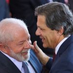 O presidente Luiz Inácio Lula da Silva e o ministro da Fazenda, Fernando Haddad, durante anuúncio do Plano Safra da Agricultura Familiar (Foto: Fabio Rodrigues-Pozzebom/ Agência Brasil)