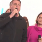 Bolsonaro entrou no local ao som do jingle da campanha eleitoral de 2022, “Capitão do Povo”. (Foto: Yotube PL Mulher)