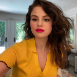 A cantora Selena Gomez, na época em que namorava com o cantor Justin Bieber, recebeu todas flores de uma floricultura. O artista gastou milhares de dólares (Foto: Instagram)