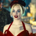 Margot Robbie ainda contou que quando leu o roteiro do filme não acreditou que iriam deixá-la fazer a personagem (Foto: Divulgação)