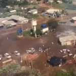 Além da morte e dos feridos, casas e carros foram incendiados na aldeia. (Foto: Polícia Civil SC)