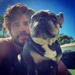 O galã Liam Hemsworth é outro artista que não come carne (Foto: Instagram)