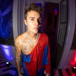 O popstar canadense Justin Bieber, supostamente, exigiu que uma parede inteira de sua festa fosse coberta com rosas vermelhas. (Foto: Divulgação/Instagram)