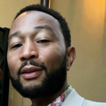 John Legend é o cantor que encantou as pessoas com a música “All of Me”. Mas o talento do artista não é só musical: ele é formado em Inglês. (Foto: Instagram)