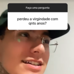 Questionado por internauta sobre como foi sua "primeira vez", Arthur surpreendeu a todos: "(...) perdi minha virgindade com 15 anos, com uma garota de program4.", revelou logo a princípio. (Foto: Reprodução/Instagram)