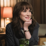 A atriz Winona Ryder e sua família se juntaram à Família Arco-Íris, ou Rainbow Family, da Califórnia (EUA), quando ela tinha sete anos. (Foto: Divulgação/Netflix)