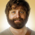 Após ficar famoso, Zach Galifianakis alugou um apartamento para uma mulh3r que morava na lavanderia. (Foto: Divulgação)