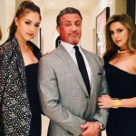 O programa é estrelado por Stallone, sua esposa Jennifer Flavine e suas três filhas, Sophia, Sistine e Scarlet. (Foto: Divulgação)