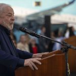 Hoje, segunda-feira (3), o ex-presidente Luiz Inácio Lula da Silva (PT) mencionou novamente, de forma indireta, Jair Bolsonaro (PL). (Foto: Agência Brasil)