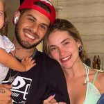 Zé Felipe, seu marido, com quem a influenciadora tem duas filhas, Maria Alice e Maria Flor, usou o Instagram para atualizar os seguidores sobre a saúde da empresária. "Galera, estou com a Virgínia no hospital, mas está tudo bem graças a Deus”, garantiu o cantor. (Foto: Divulgação)