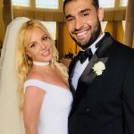 Conforme relatado pelo TMZ, há meses, o casal tem enfrentado desentendimentos, Britney teria protagonizado agressões contra Sam em diversas situações e os confrontos verbais em alta intensidade eram uma ocorrência comum entre os dois. (Foto: Divulgação)