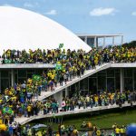 A lei, aprovada pela Câmara de Vereadores da capital gaúcha, celebra o dia em que manifestantes golpistas apoiadores de Bolsonaro invadiram e depredaram as sedes dos Três Poderes, em Brasília. (Foto: Agência Brasil)