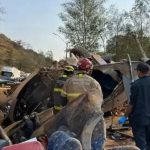 O Corpo de Bombeiros de Minas Gerais informou que, além das sete vítimas confirmadas, 10 pessoas ficaram presas às ferragens. (Foto: Corpo de Bombeiros)