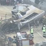 O veículo não tinha registro para realizar transporte interestadual de passageiros e a viagem era considerada irregular, segundo a Agência Nacional de Transportes Terrestres (ANTT). (Foto: Corpo de Bombeiros)