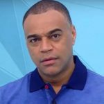 “Vou falar nada hoje tio… só aumenta o som e ‘vamo que vamo’. Pix feito pro almoço das crianças (risos)”, escreveu Denilson na legenda, ao compartilhar o vídeo do momento. (Foto: Instagram)