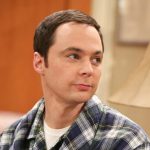 O ator Jim Parsons, famoso entre milhões de pessoas, também completou 50 anos em 2023 (Foto: Divulgação)