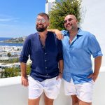 O cantor Tiago Abravanel e o seu marido, Fernando Poli, também fizeram uma 'festinha' durante a Farofa da Gkay e tiveram a experiência de participar de um menage (Foto: Instagram)