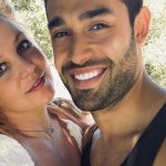 Britney Spears e Sam Asghari teriam decidido encerrar o relacionamento e estão prestes a entrar com um pedido de divórcio, segundo informações do site TMZ. (Foto: Divulgação)