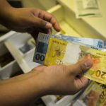 O objetivo do programa é beneficiar clientes com dívidas bancárias de até R$ 100, que podem ter suas anotações negativas retiradas do cadastro de inadimplentes. (Foto: Agência Brasil)